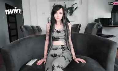 【pinkloving】火辣足交女王颜面坐姿，精液喷在脚底