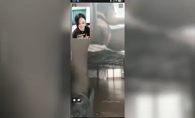 抖音【珂珂】氣質巨乳翹臀美女_上面正常直播_下面陽具插B_1