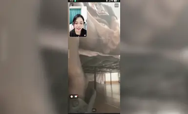 抖音【珂珂】氣質巨乳翹臀美女_上面正常直播_下面陽具插B_1