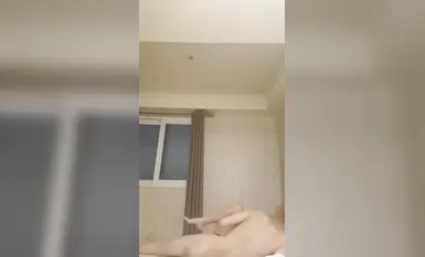 Anh chàng cắm sừng và anh chàng có của quý lớn❤️cùng chia sẻ một cô bạn gái vừa phẫu thuật nâng ngực cho một mối quan hệ 3 người