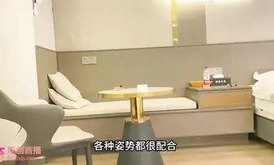 Tanhua Zhou Xingxing❤️Hotel hookup with a cute college part-time student girl who was very sensitive and cooperated with various positions. I did it for an hour and her screams were very comfortable to hear