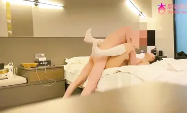 Tanhua Zhou Xingxing❤️Hotel hookup with a cute college part-time student girl who was very sensitive and cooperated with various positions. I did it for an hour and her screams were very comfortable to hear