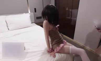 Nakipaglaro sa babaeng puting tigre (2)