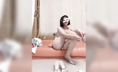 【原芊芊】短發御姐淫語自慰淫水 (7)