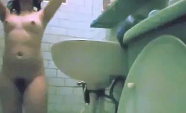 哥哥偷拍亲妹洗澡