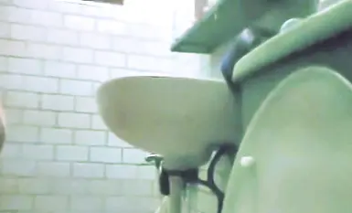 哥哥偷拍親妹洗澡