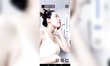 다이예쟈는 다리 밑에서 옷을 다 벗고 생중계하는 모습을 지나가던 노인에게 발견됐는데, 노인은 너무 놀라 입을 다물지 못했다!(1)