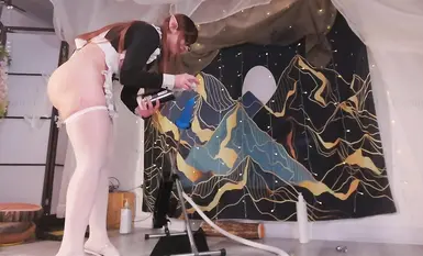 撕漫爆炸奶牛身材阿黑颜【Mollyflwers】爆炸巨乳奶牛白丝女仆！炮机抽插爽到喷水！吐舌鬼脸骑乘假屌淫荡至极！ -2