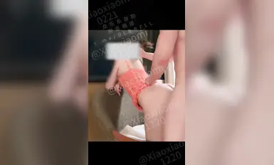 【小小咪】在酒店窗前勾引肌肉男老公結果被後入暴力抽插每一下都深深的頂到子宮口又痛又爽感覺要被插暈過去了-1