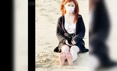 【印象足拍_20期】带去沙滩玩会_再去酒店足交打飞机_1