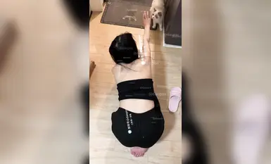 [강남에서 가장 애정이 넘치는] 여주인공 14호는 메디컬 뷰티 프런트 데스크의 접수원입니다. 예민한 성격에 술에 취하면 비명을 지르는 모습이 너무 매력적이에요. 풍만한 두 가슴이 너무 매력적이어서 술 마시면 침이 꼴깍 넘어갈 정도예요!