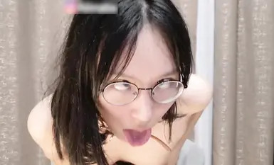 眼鏡美女 自慰出白漿