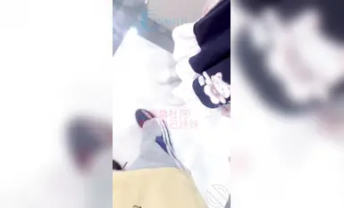 意淫自己妹妹小区阅览室对妹妹下手，也是吃了熊心豹子胆，第一次射妹妹脸