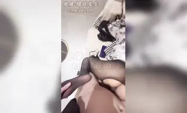 【快楽を求めて】最高のストッキング痴女妻がコンドームなしで後ろから犯され、最後にハイヒールで絶頂を迎える