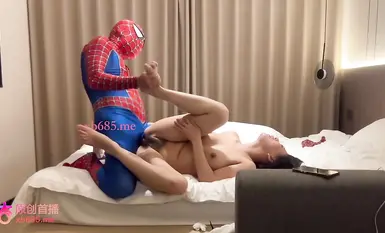 싱바 스파이더맨 1 - 오늘 검은 옷을 입은 언니랑 약속을 잡았어요. 피부가 좋고, 순수하고 음탕한데, 스파이더맨이랑 여러 자세로 놀아요.