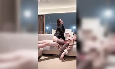 [AnX] ภรรยาผ้าไหมสีดำนอกใจสามีที่ไร้ความสามารถด้วยเจ้านายตัวใหญ่เหม็นๆ ของเธอ โดยจีบเธอที่โรงแรม เธอเป็นผู้หญิงสำส่อนมาก