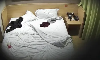 Khách sạn an ninh mới nhất bị rò rỉ trong tháng 7_Camera HD bí mật quay cảnh một anh chàng lực lưỡng và một cô gái giàu có, vóc dáng mảnh khảnh mở cửa phòng để quan hệ tình dục. Tuy số lần quan hệ tình dục rất nhiều, nhưng đáng tiếc là mỗi lần đều rất ngắn.