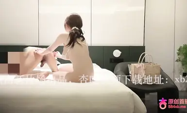 今天花三千叫了個細致掛碩果的夾子音御姐，說話嗲嗲的哥哥一直叫個不停，毒龍做得很認真還沒插進去就喊疼