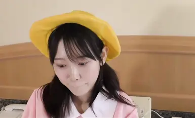 Gusto ng babae na manliligaw sa kanya ng lalaki kaya naghanap siya ng kaibigan na lalaruin siya.