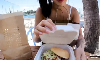 인기 한국 걸 '엘리', 야외 노출…호텔서 섹스 갈망