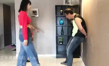 女警花の碎蛋足技 碎蛋嬌娃