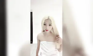 黄毛精神小妹这个馒头逼我喜欢(2)