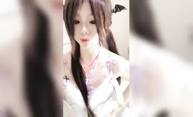 最も美しい女子高生がオナニーして潮吹きする（1）