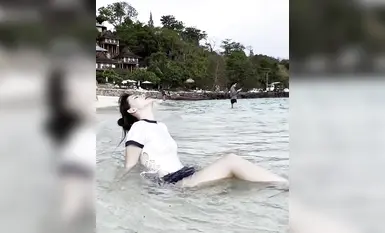 มันคืออาจู - วิดีโอชุดว่ายน้ำซีทรูเกาะ