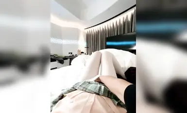 推特蘿莉嫩妹優米 裸舞自摸啪啪 金主爸爸的肉棒實在是太粗太長了 弄得我腿都軟了 (12)