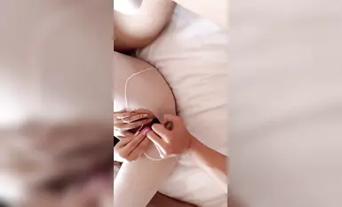 推特蘿莉嫩妹優米 裸舞自摸啪啪 金主爸爸的肉棒實在是太粗太長了 弄得我腿都軟了 (14)