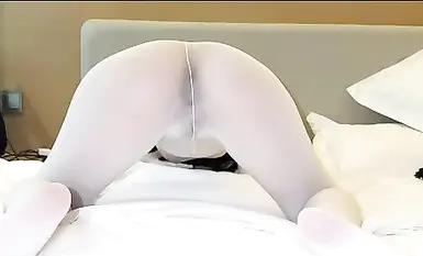 Twitterロリっ子のYoumiちゃんが全裸で踊ってオナニーしてる。スポンサーのチンコが太くて長くて足が震える（8）