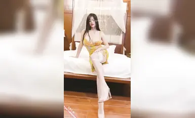 Ang pinakabagong welfare Ji big breasts goddess [mie.baby] ang pinakabagong tatlong POV single film na binayaran, anal plug face hole na may props masturbation Ah Hei Yan. (2)