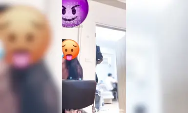 男友在家裡加班，隔壁大叔卻叫我幫他吃雞，然後把我拉到男友的房間操我。