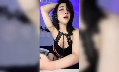 8月9日最新 40萬粉絲高顏反差阿黑顏女神，私人訂制視頻，阿黑顏模擬口交M屬性調教，絕頂爆表阿黑顏