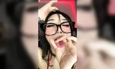 8月9日最新 40萬粉絲高顏反差阿黑顏女神，私人訂制視頻，阿黑顏模擬口交M屬性調教，絕頂爆表阿黑顏