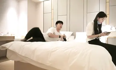 [Xiaobao looking for flowers] Late night, hook up with a girl with a sweet smile, a perfect figure and long legs, tongue kissing and flirting, oral sex in front of the camera, licking the dick and opening the hole, riding and lifting the legs to the side and fucking hard