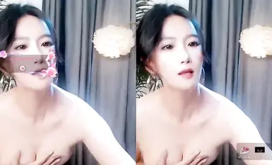 stripchat [feifei-love] 美女主播任务达成跳脱衣舞