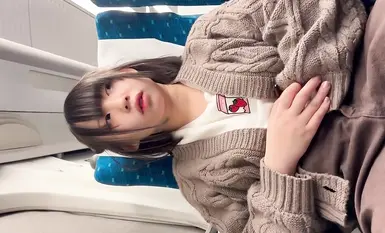 電車でキョロキョロしながら露出＆手突っ込んでオナニー