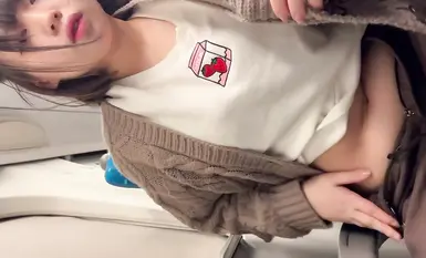 電車でキョロキョロしながら露出＆手突っ込んでオナニー