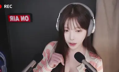 大尺度擦邊ASMR女神【yoonying】巨乳淫語劇情誘惑 (4)