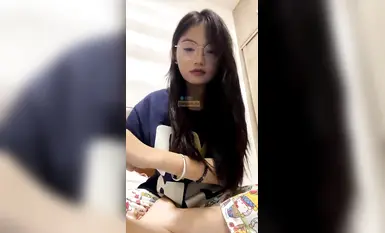 Nữ sinh ngây thơ [Kunkuntu] khoe đạo cụ trong ký túc xá và thủ dâm điên cuồng với chất nhờn trắng và run rẩy! (2)