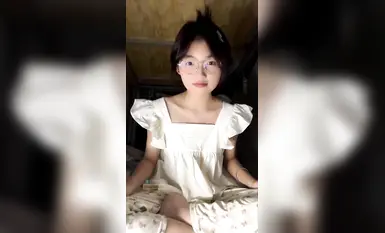 Ipinakita ng inosenteng schoolgirl [Kunkuntu] ang kanyang props sa dormitoryo at nagsasalsal ng ligaw na may nanginginig at puting katas na umaagos! (4)