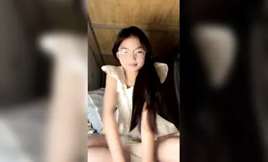 Nữ sinh ngây thơ [Kunkuntu] khoe đạo cụ trong ký túc xá và thủ dâm điên cuồng với chất nhờn trắng và run rẩy! (5)