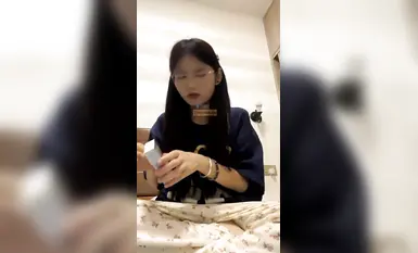 นักเรียนสาวบริสุทธิ์ [Kunkuntu] โชว์ของในหอพักและช่วยตัวเองอย่างบ้าคลั่งด้วยน้ำอสุจิสีขาวที่สั่นเทา! (8)