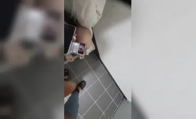 한국인 삼촌이 한국인 에스코트 걸의 구강 성교 장면을 몰래 촬영했다. 어린 소녀의 구강 기술은 최고였고, 정액이 터지는 순간은 잊을 수 없었다(2)