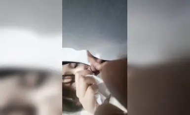 한국인 삼촌이 한국인 에스코트 걸의 구강 성교 장면을 몰래 촬영했다. 어린 소녀의 구강 기술은 최고였고, 정액이 터지는 순간은 잊을 수 없었다(2)