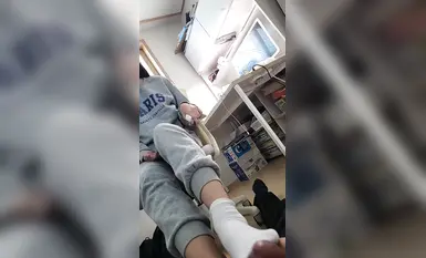 韓國大叔樓梯間口交的極樂世界：學生妹的亮口活，大叔的口交天堂，舌頭組成的交響曲 (6)