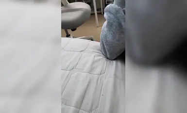 韩国大叔清纯美少女和大叔激情啪啪，美妙的酮体鲜嫩白虎，激勾G点_赤裸爆操输出_口爆小嘴(1)