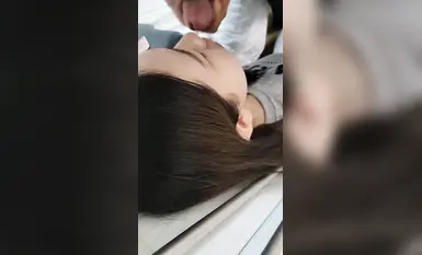 韩国大叔清纯美少女和大叔激情啪啪，美妙的酮体鲜嫩白虎，激勾G点_赤裸爆操输出_口爆小嘴(5)