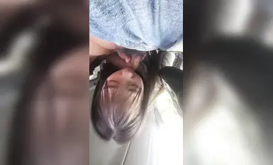 韩国大叔的口交天堂之旅：嫩口韩国高中生的甜蜜诱惑，激情口交打飞机的极致体验(1)